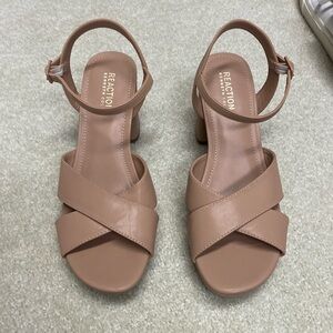 NWT Reaction Kenneth Cole Platform Heel 8.5 Nude